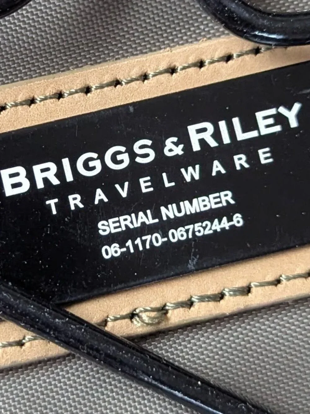 Briggs & Riley Baseline Nylon Garment Carrier w shoulder strap & combo lock